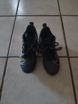 Football shoes 3.5 youth