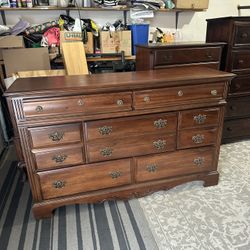 Dresser With Mirror 