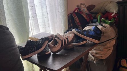 Boys shoes