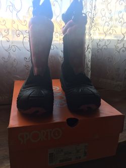 Snow boots