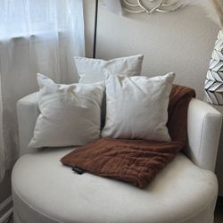 World Market Swivel  Chair Like New 