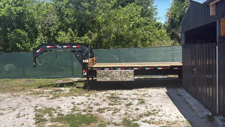 2009 Gooseneck flat bed trailer 26 ft