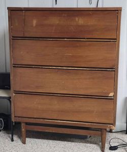 Mid-Century Modern (MCM) dresser