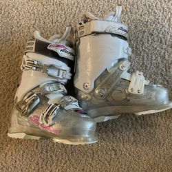 Nordica Fire Arrow F4 women’s Ski  Boots  Size 5