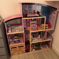 Large Children’s Doll House!