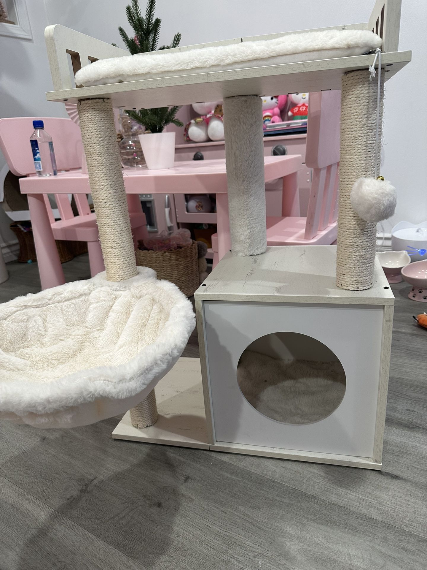 Cat 🐱 tree 🌳 $5