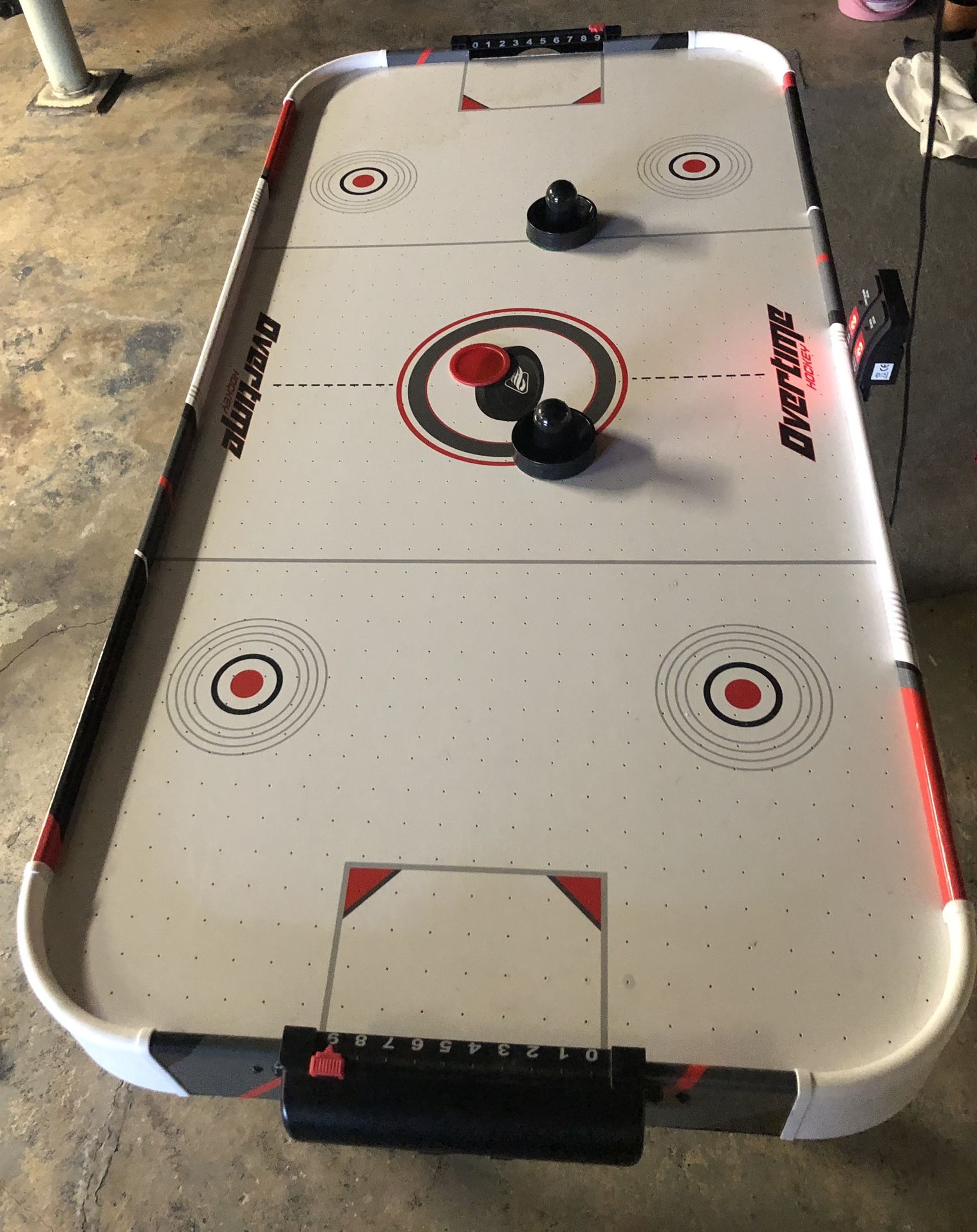 AIR POWERED HOCKEY TABLE