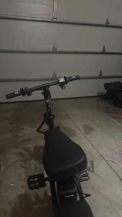 E bike, back tire popped 25 mph 3 modes 1 mode 8 mph, 2nd mode 17 mph 3rd mode 25 mph, bought this bike for 310 and giving it for 220