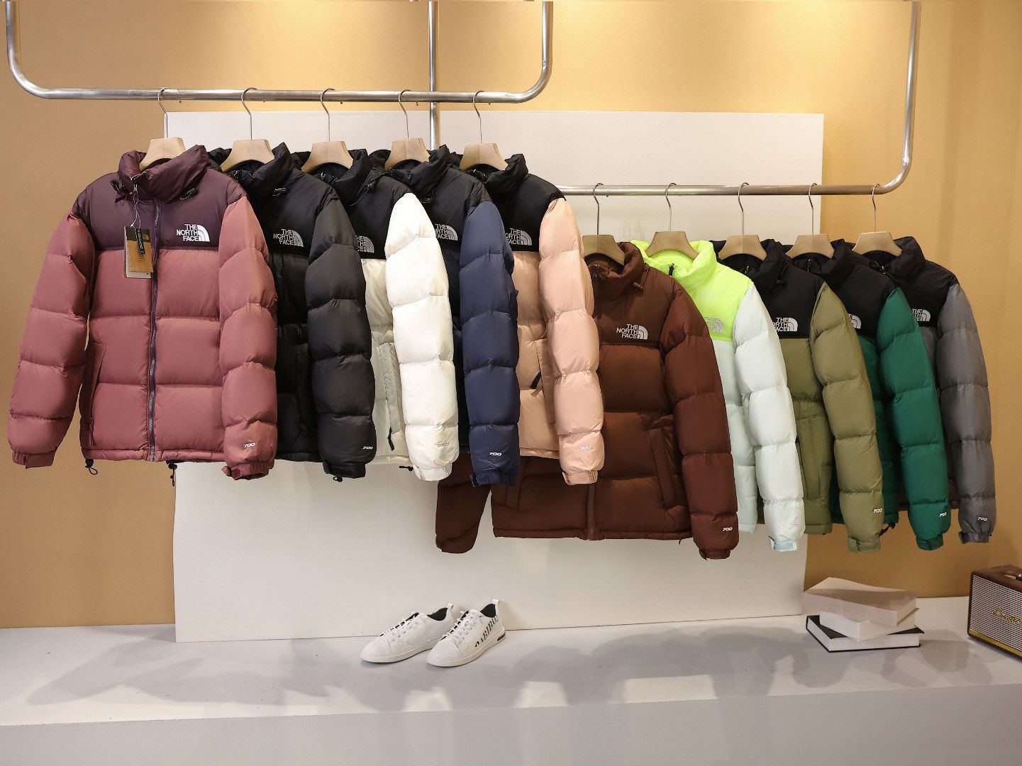 The North Face 700 Puffer Jacket – Multiple Colors 🎨❄️🔥