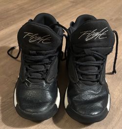 Jordan Max Aura 4 GS – Black/White/Metallic Silver – Size 5Y