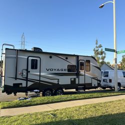 Winnebago voyage 2427RB 
