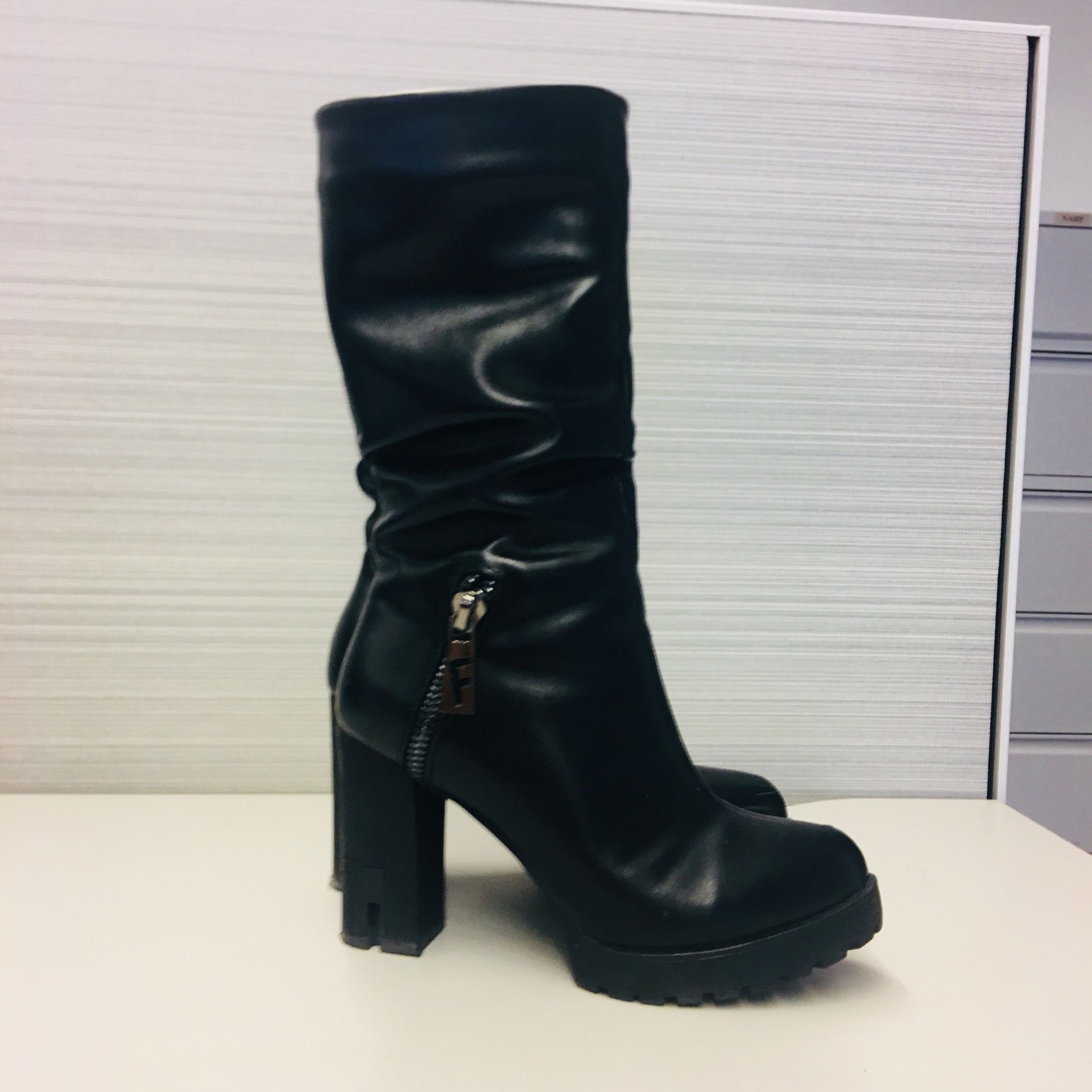 Leather Boots Gorgeous Shoes Worn only a few times size 7.5