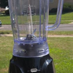 Walmart Blender in Excellent condition. 
120Vac  60Hz  350W 
