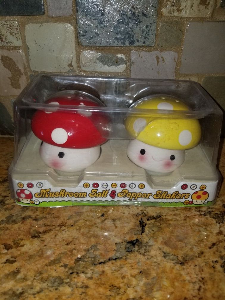 Salt & pepper shakers