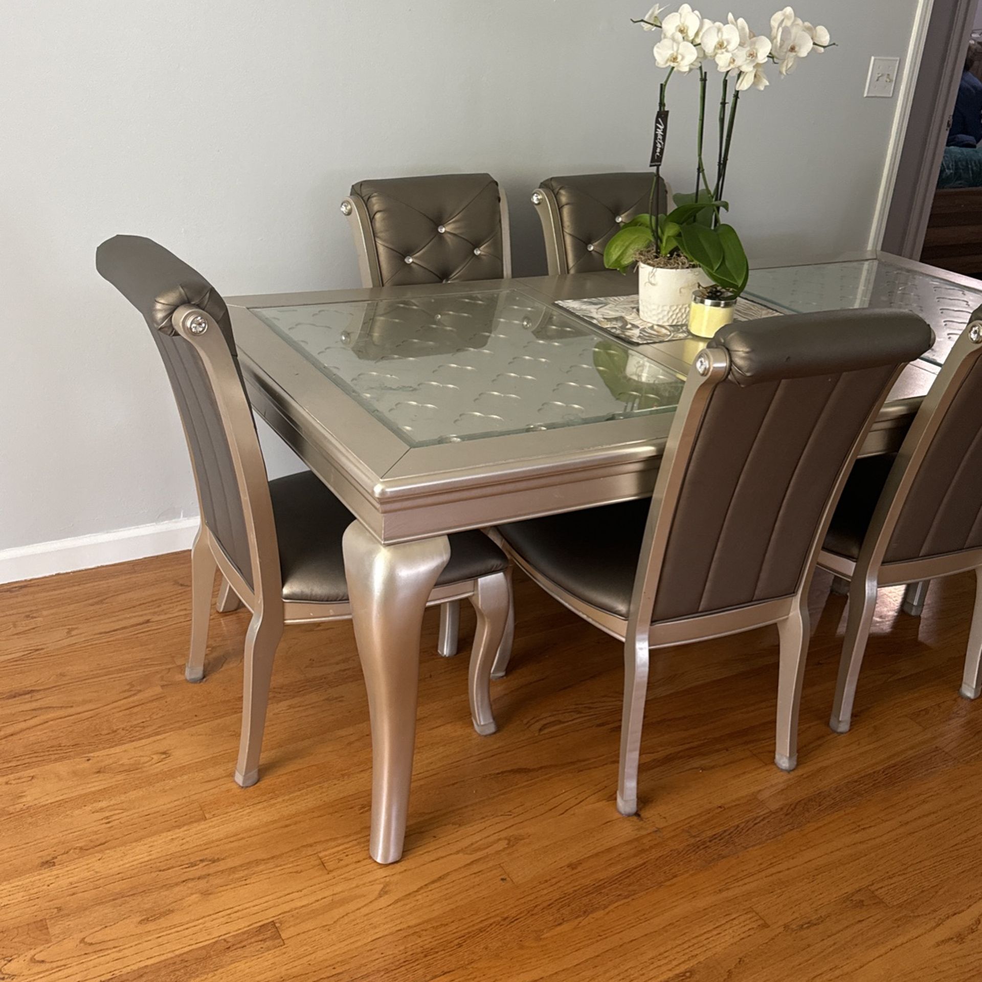 Dining Table  6 chairs