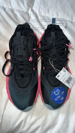 brand new adidas mens Trae Young 3 size 6 men’s 