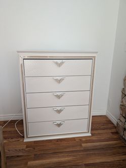 Homelegance 5-Drawer Chest