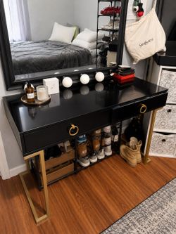 Vanity table