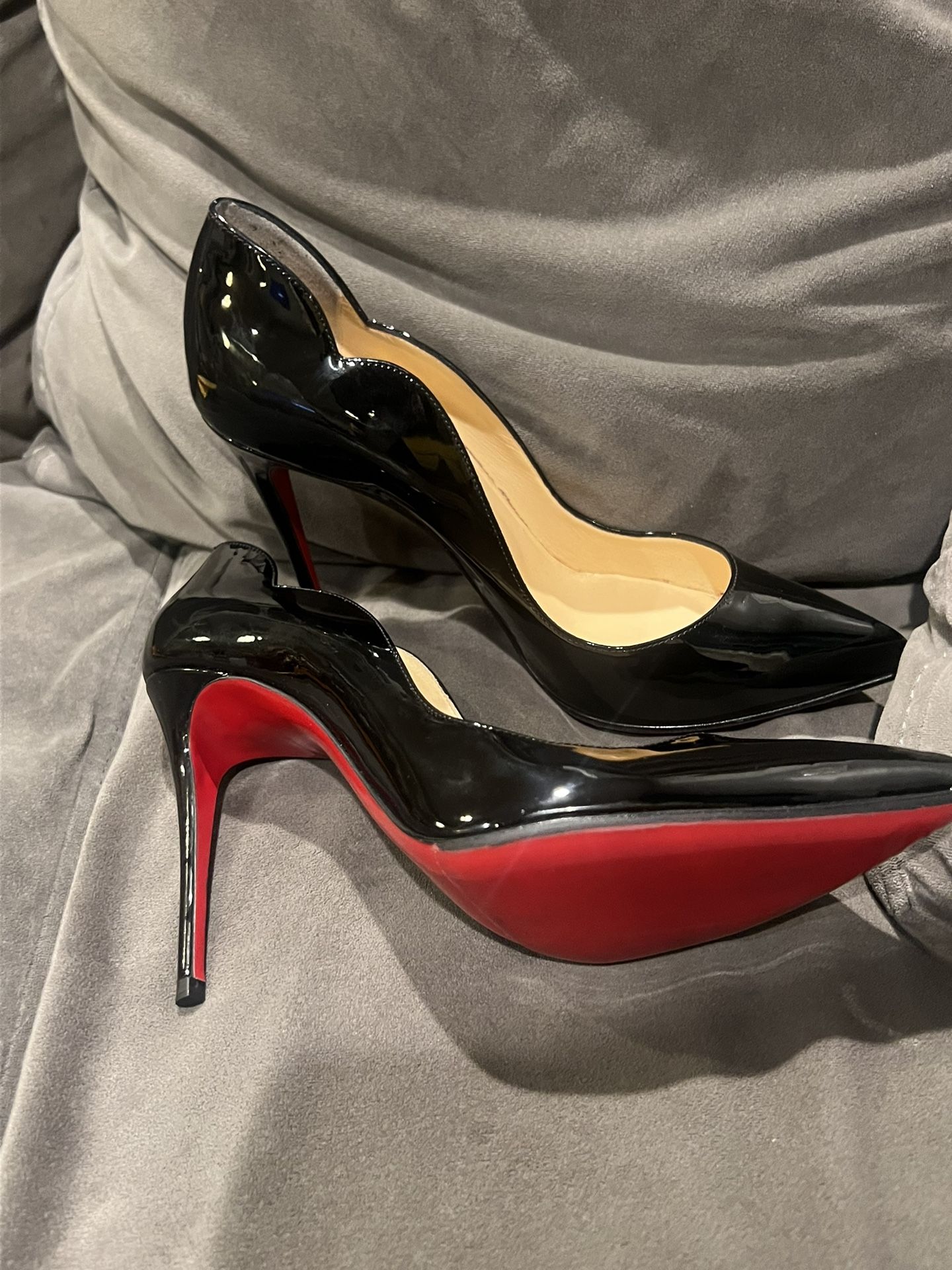 Christian Louboutin (red Bottoms)