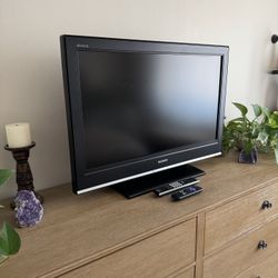 Sony 32” TV With Built In Speakers & Roku Device