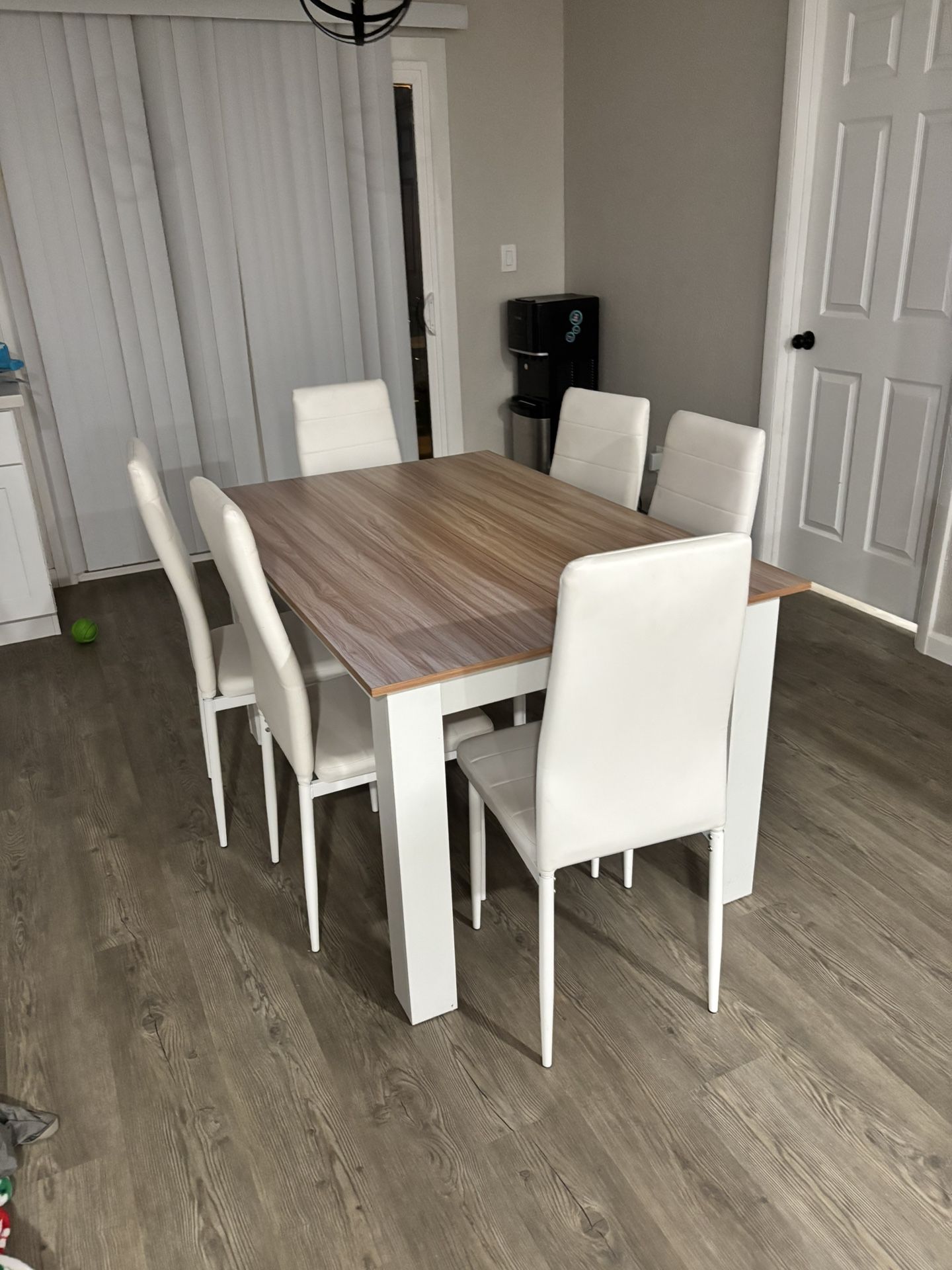 Dinning Table And Chairs