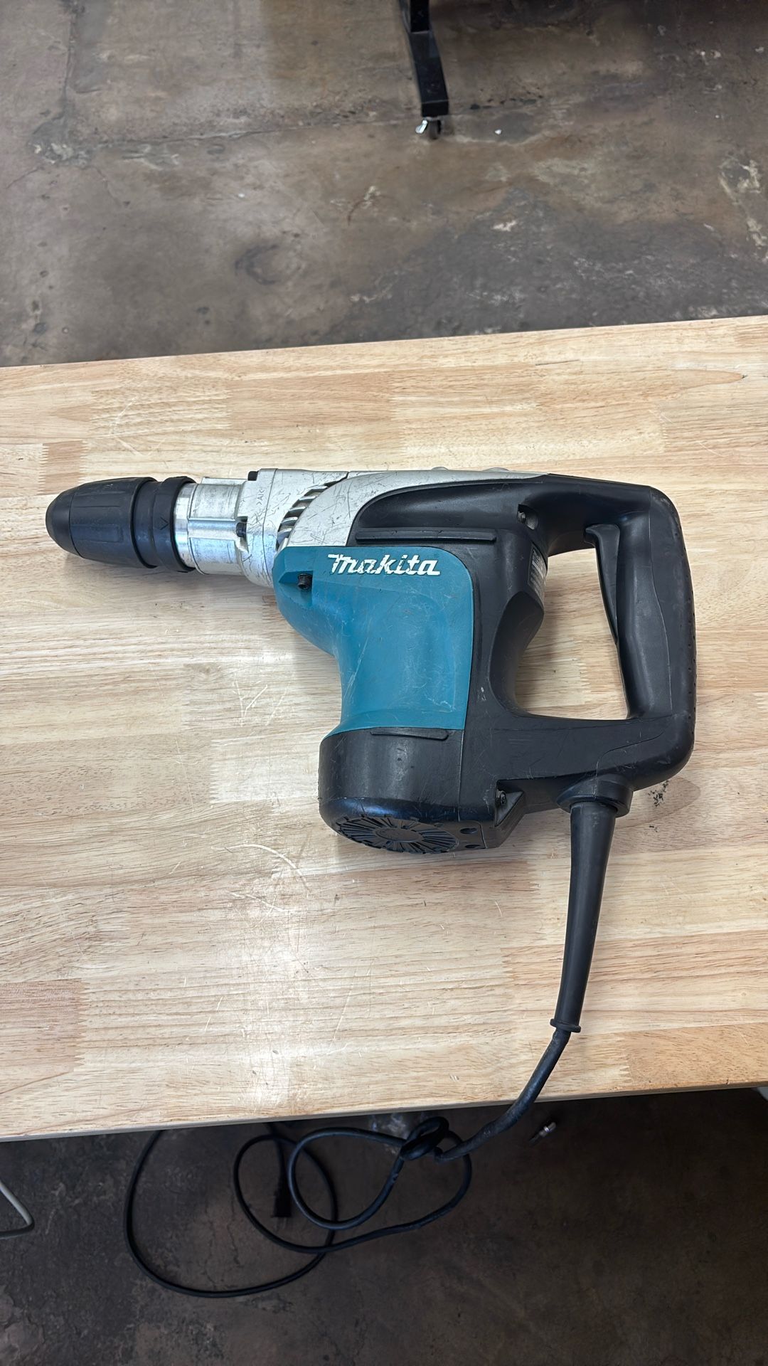 Makita 10 Amp 1-9/16 in. Corded SDS-MAX Concrete/Masonry Rotary Hammer Drill with Side Handle and Hard Case
