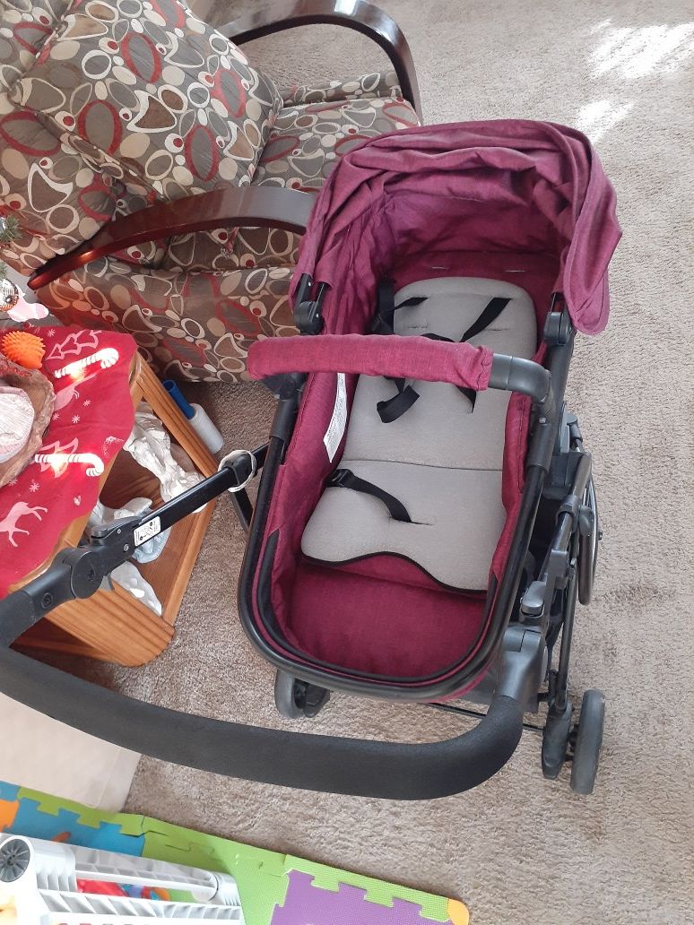 baby stroller in good condition I am selling it because I need a double one since another baby is coming ... Perfect conditions I hear offers ...