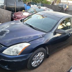 ********    2010 Nissan Altima   ********