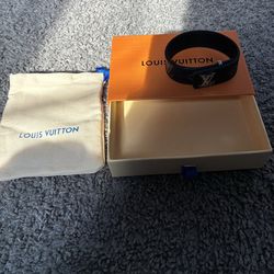 Lv braclet