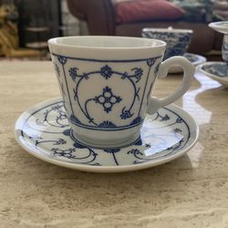Teacup & saucer 