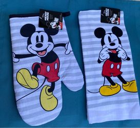 Disney Mickey Mouse Oven Mitt and Kitchen Hand Towel Set