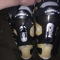 Snow boots and snow sticks