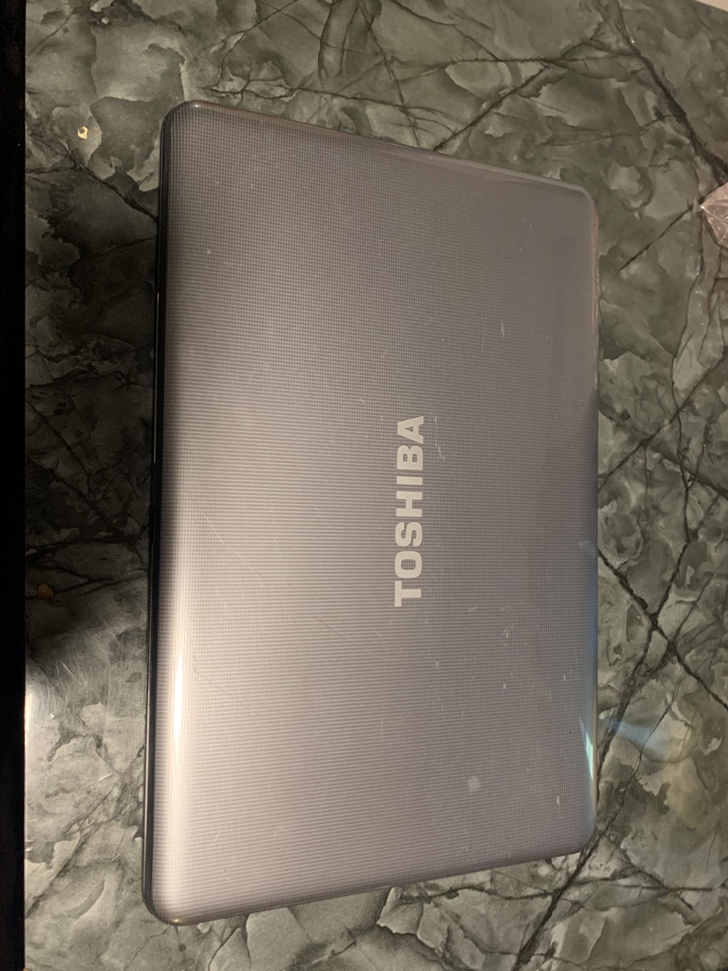 TOSHIBA LAPTOP GREAT FOR MOVIES WINDOWS 10PRO AMD MORE