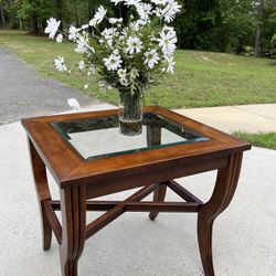 Beautiful Accent / Side / End Table with Beveled Glass