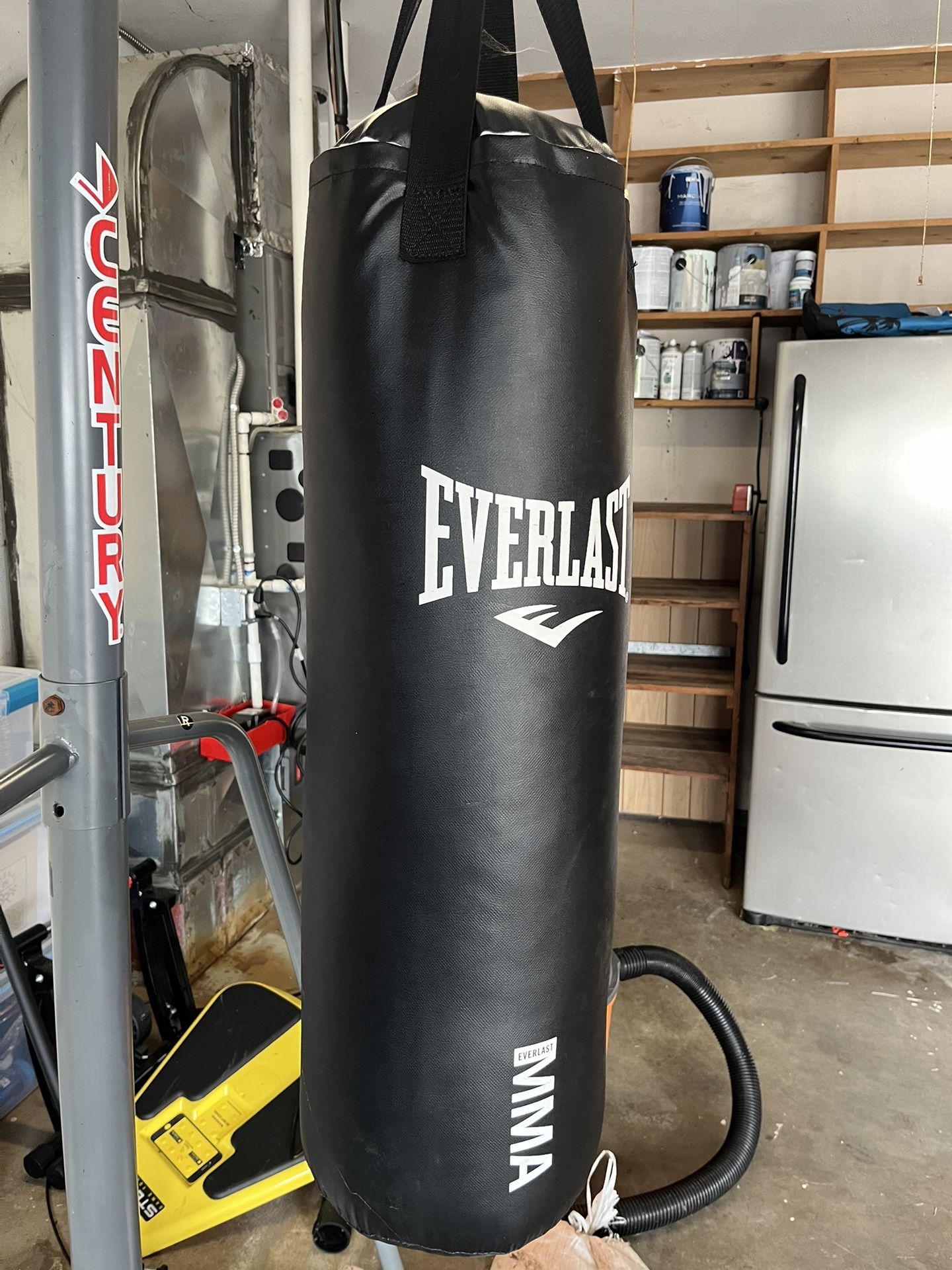 Everlast Heavy/Punching Bag w Stand