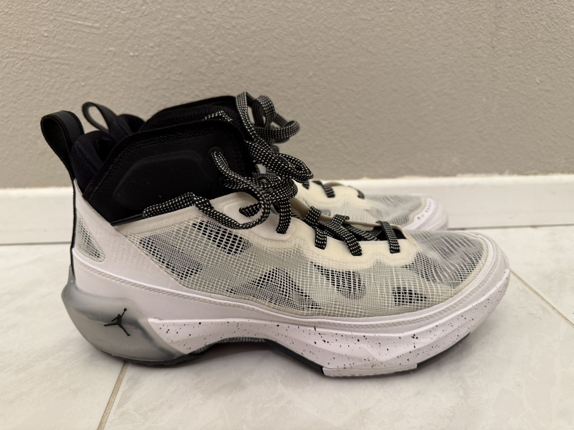 Jordan 37 Oreo - SIZE 10.5 - Like New