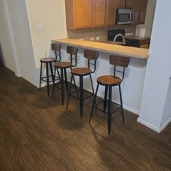 4 BAR STOOLS