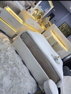 ✨️4pc Queen, King Bedrooms ✨️ Furniture Sectionals, Dining Avail