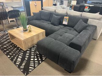 Modern chic sectional! 🛋️😍💙