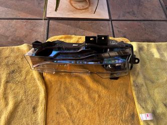 brand new, (OEM) Tesla Front Right (Passenger Side) LED Fog Light Assembly (part No. 1077392-00-F