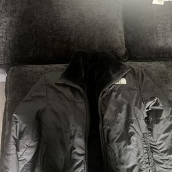 Girls Northface jacket (m)