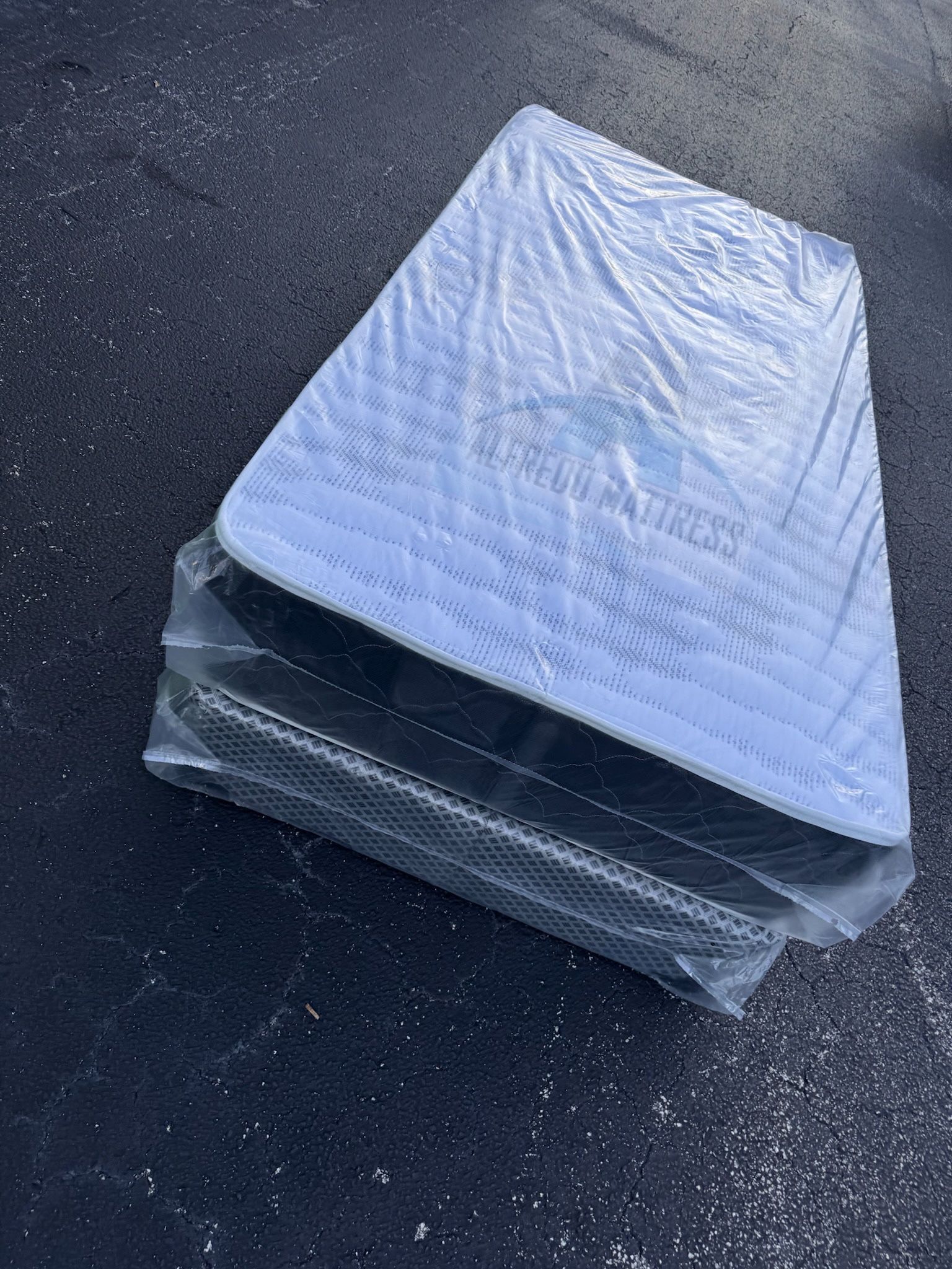 Twin mattress and box spring set (2pc - new) 