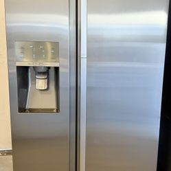 Refrigerator with FoodShowcase Door 