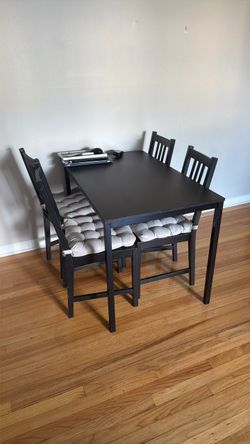 Dining table with 4 chairs - good used condition