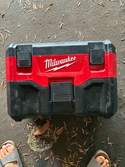 Milwaukee M18 wet/dry vacuum