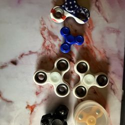 6 Fidget Spinners 