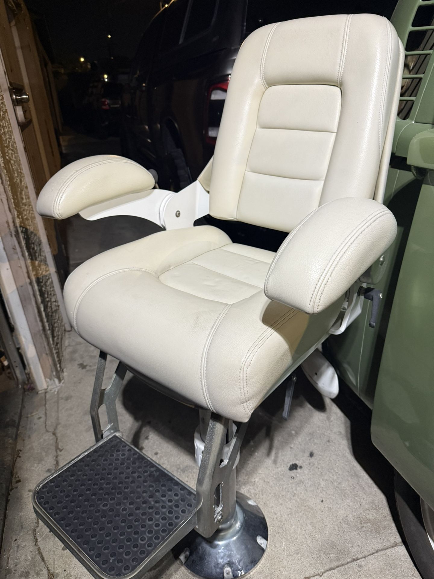 Captain Chair