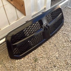 09-16 Dodge RAM Grill