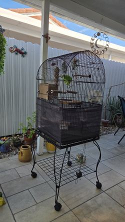 Jaula Negra Para Aves En Buenas Condiciones 