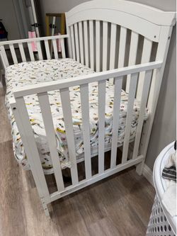 Crib bed with mattress